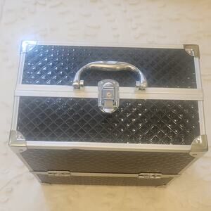Caboodles Lovestruck Ultimate Makeup Train Case Black & Silver Fold Out Trays